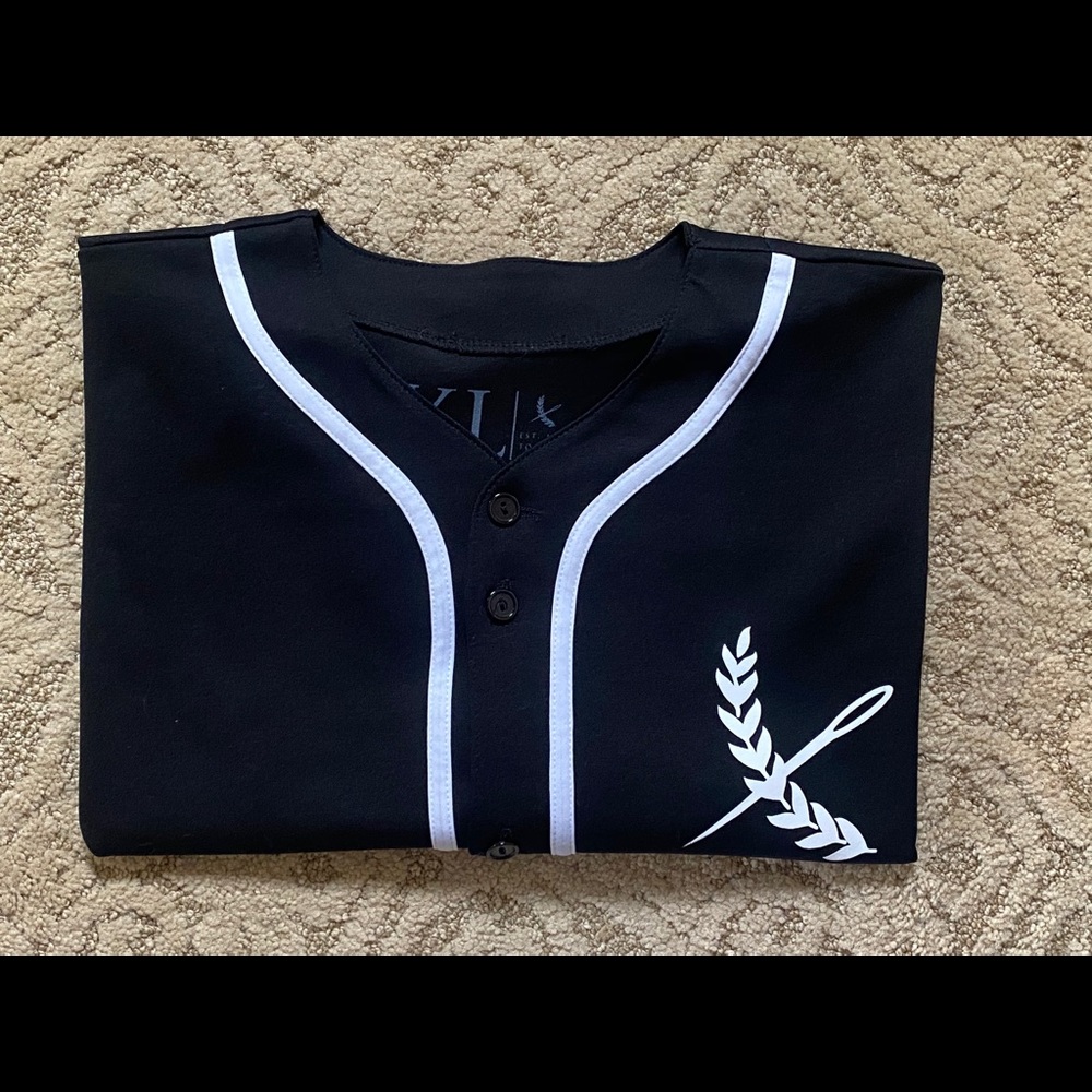 Top Threads black button up XL - Picture 7 of 7